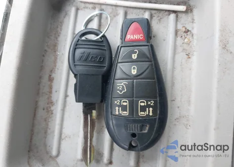 2014 Chrysler Town & Country Touring из США, поврежденный, VIN 2C4RC1BG3ER124131